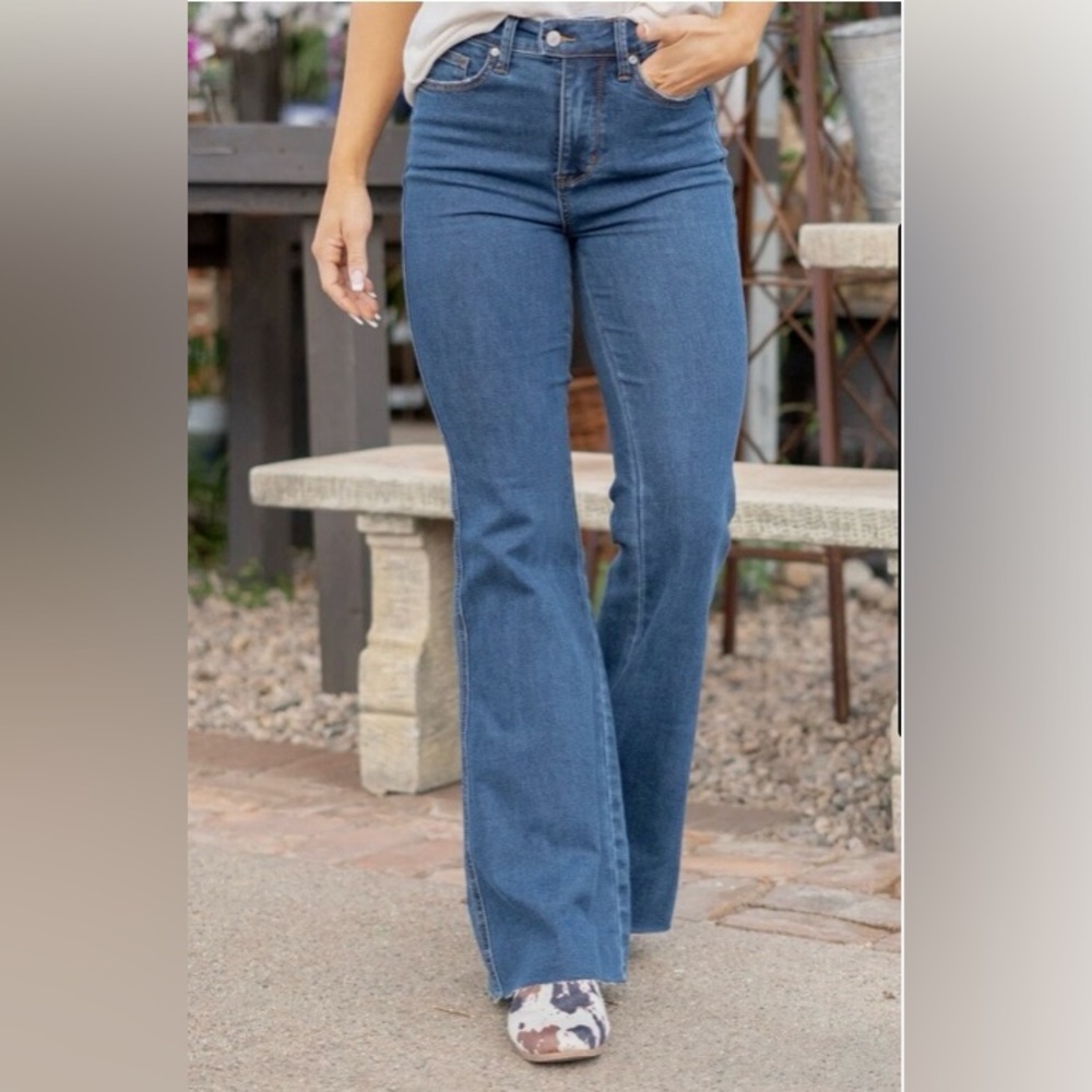 Judy Blue Women’s Sz 15/32 Control Top Raw Hem Flare‎ Jeans